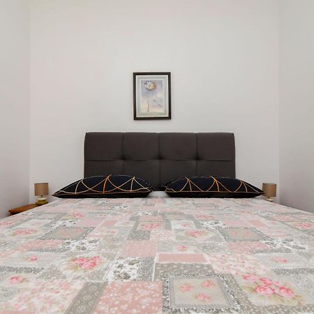Apartments Biserka - 50 M From Beach โตรกีร์ ภายนอก รูปภาพ