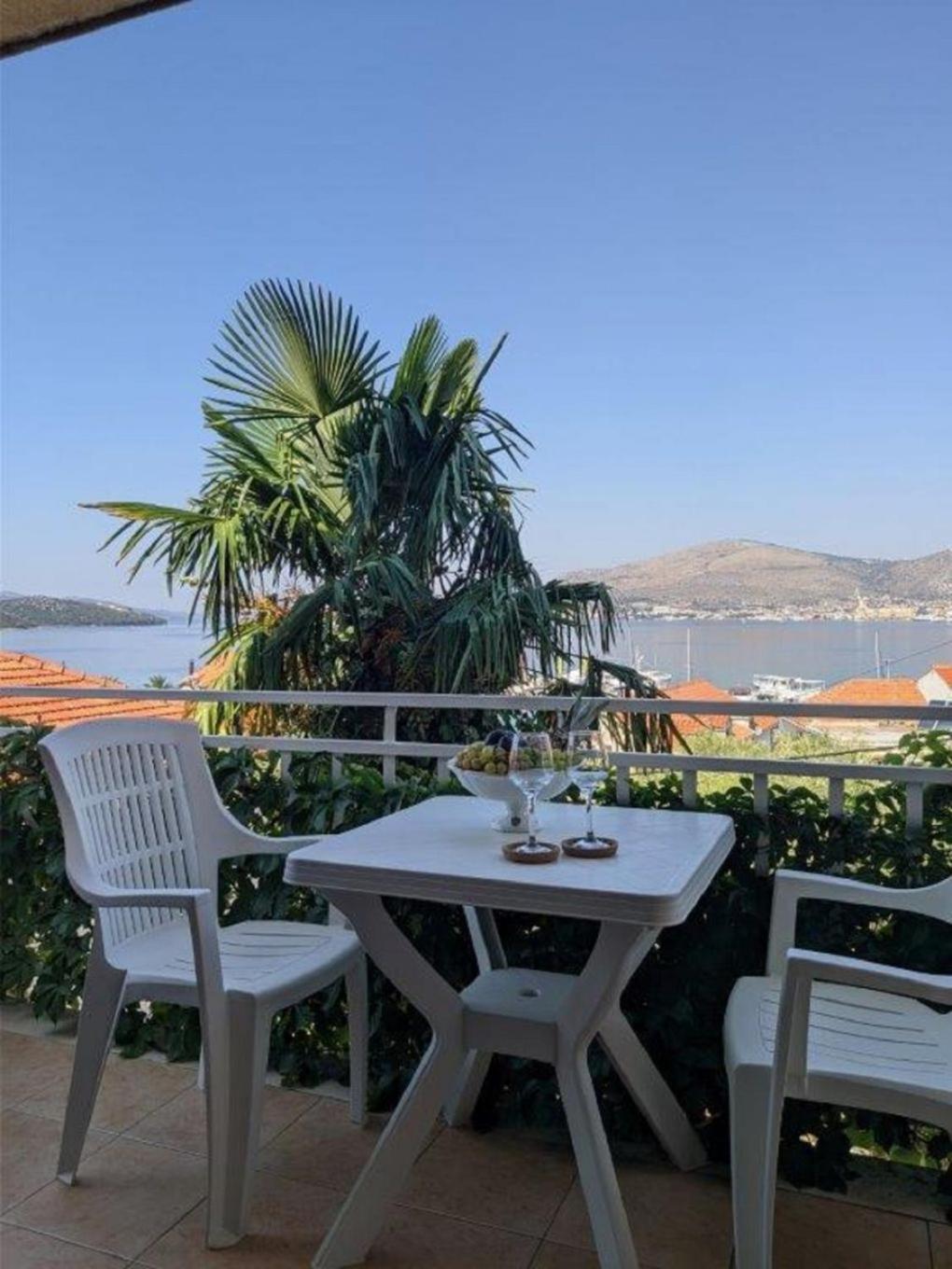 Apartments Biserka - 50 M From Beach โตรกีร์ ภายนอก รูปภาพ