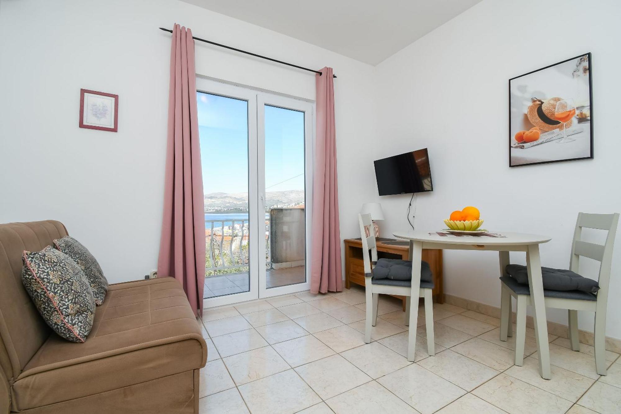 Apartments Biserka - 50 M From Beach โตรกีร์ ภายนอก รูปภาพ