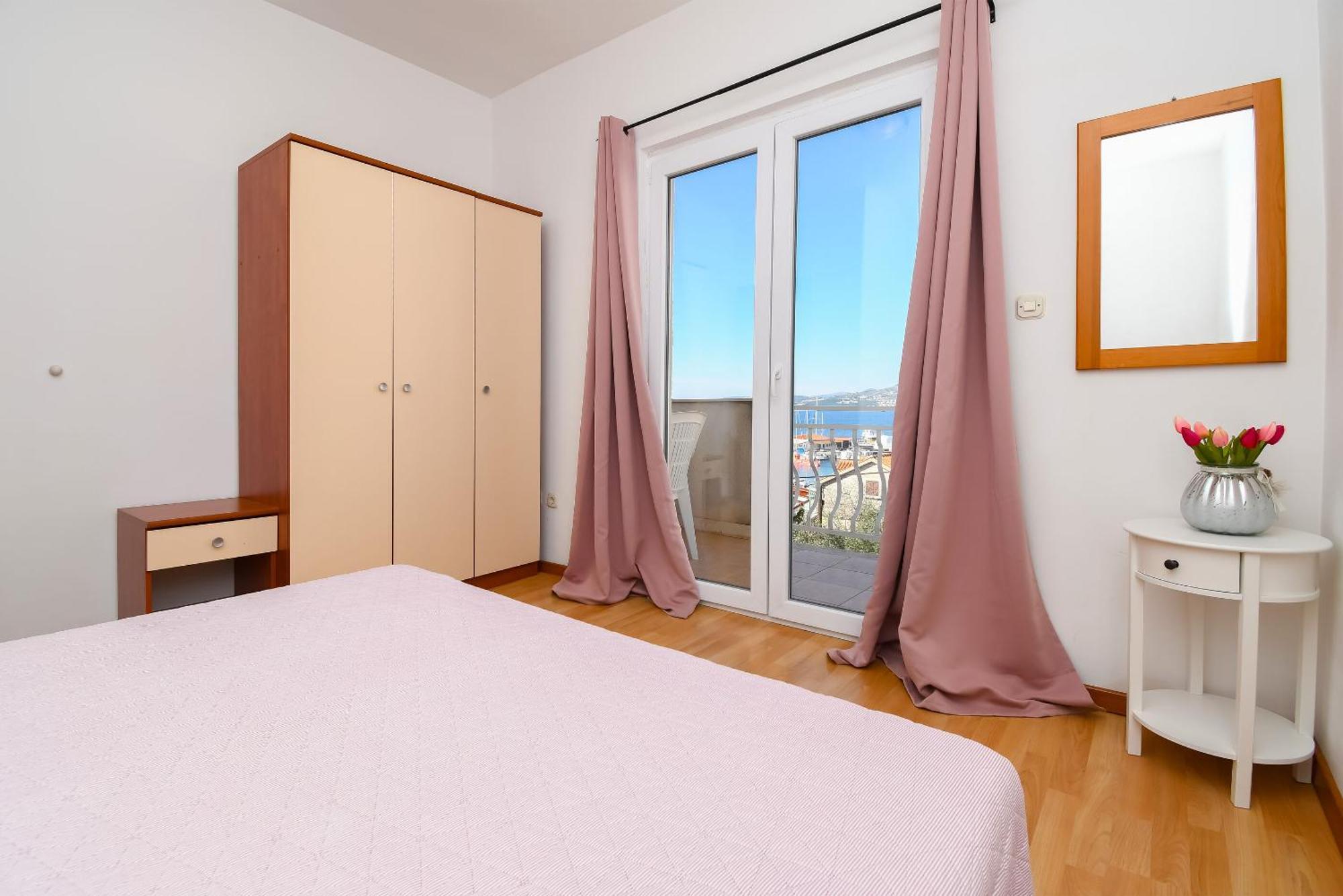 Apartments Biserka - 50 M From Beach โตรกีร์ ภายนอก รูปภาพ