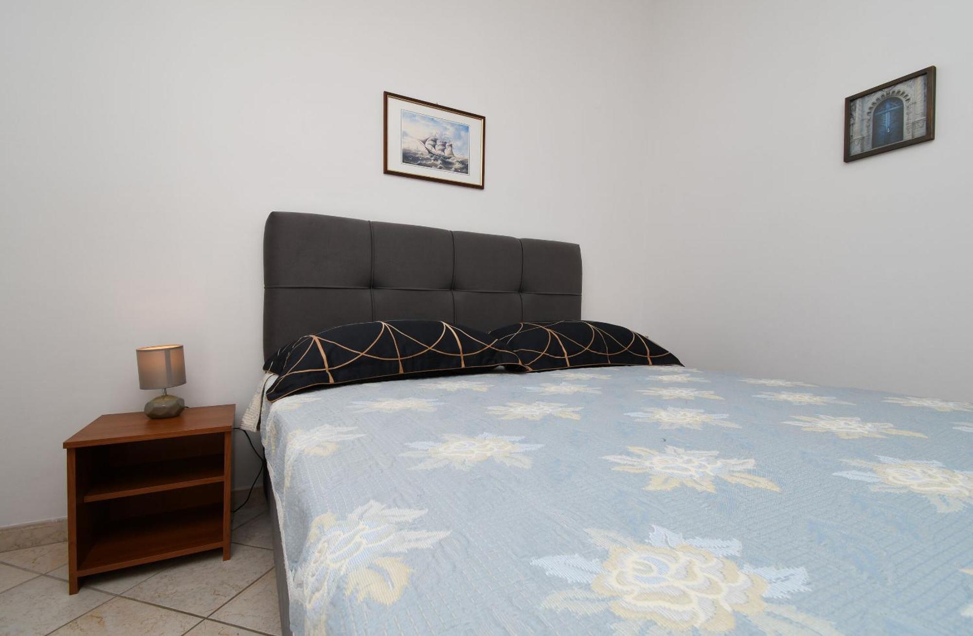 Apartments Biserka - 50 M From Beach โตรกีร์ ภายนอก รูปภาพ
