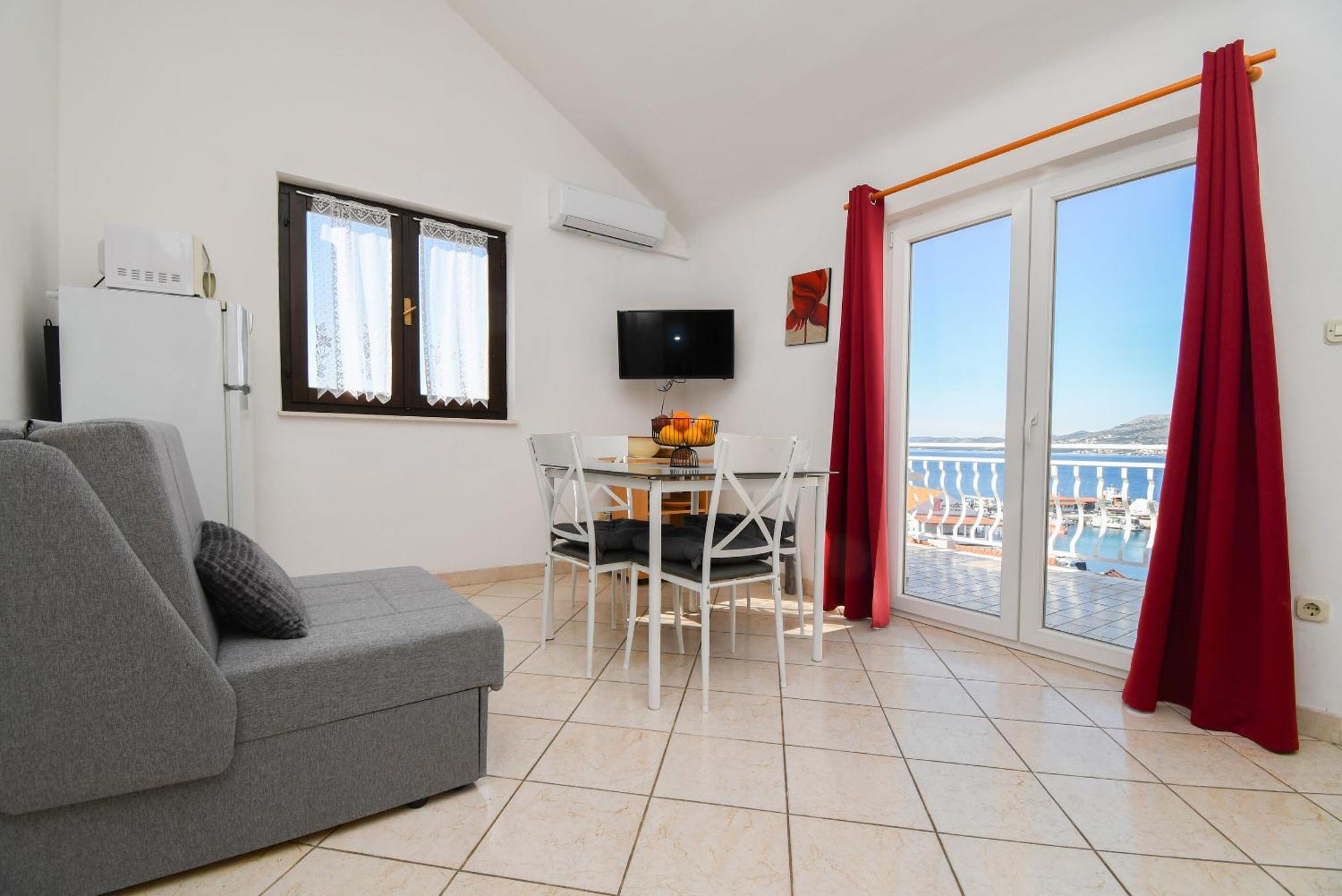 Apartments Biserka - 50 M From Beach โตรกีร์ ภายนอก รูปภาพ