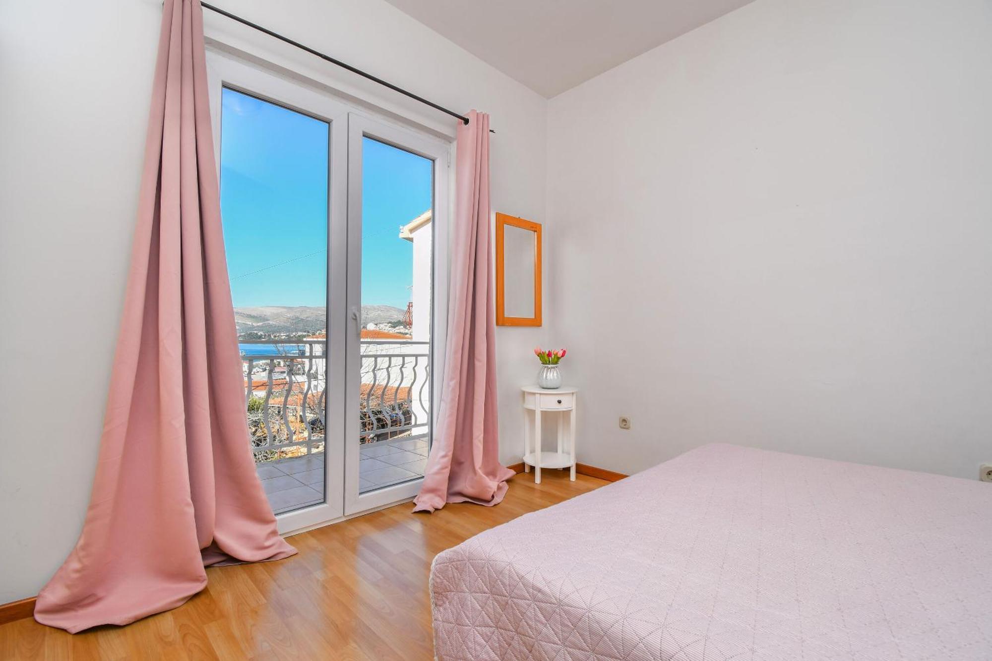 Apartments Biserka - 50 M From Beach โตรกีร์ ภายนอก รูปภาพ