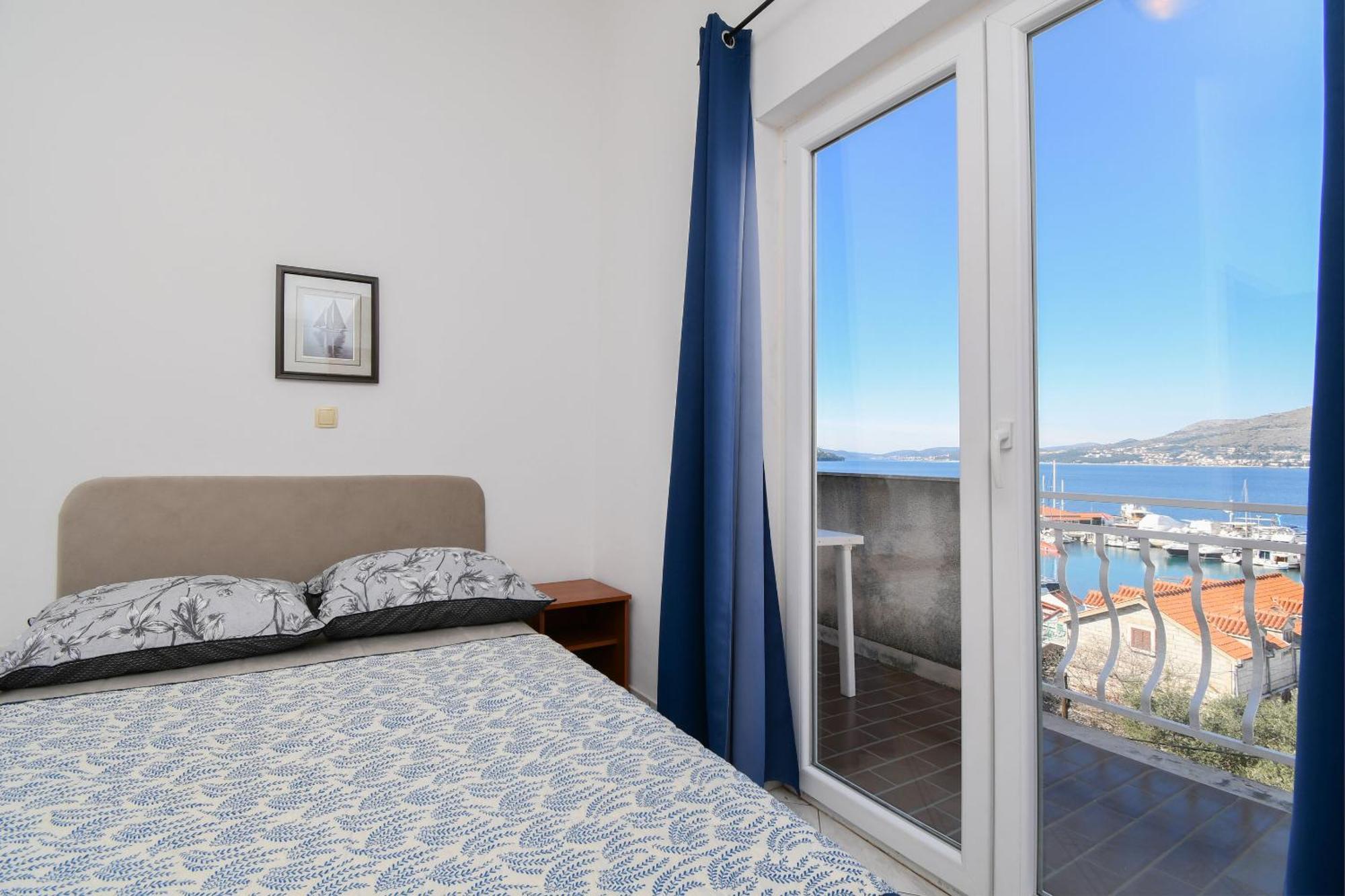 Apartments Biserka - 50 M From Beach โตรกีร์ ภายนอก รูปภาพ