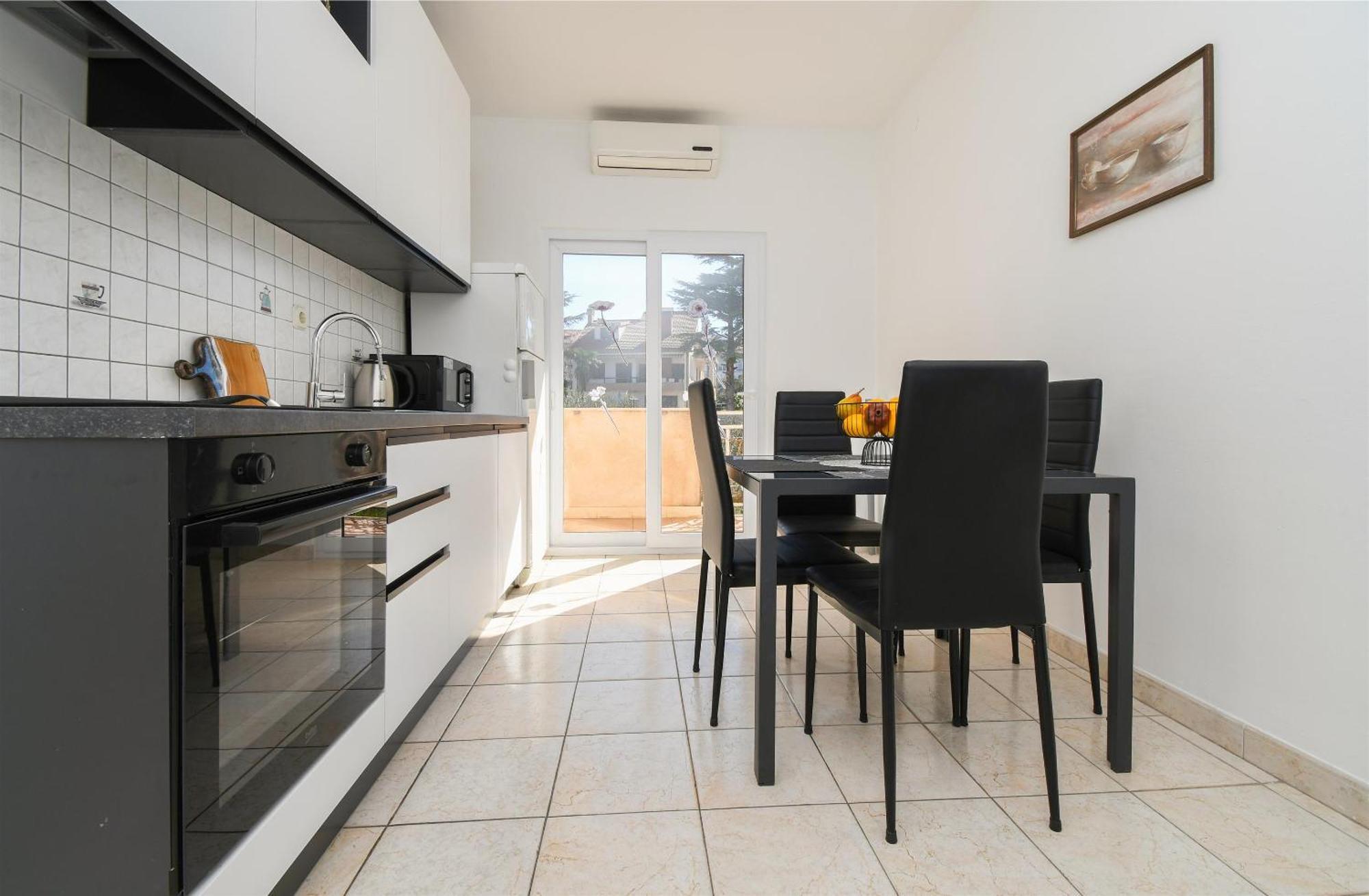 Apartments Biserka - 50 M From Beach โตรกีร์ ภายนอก รูปภาพ