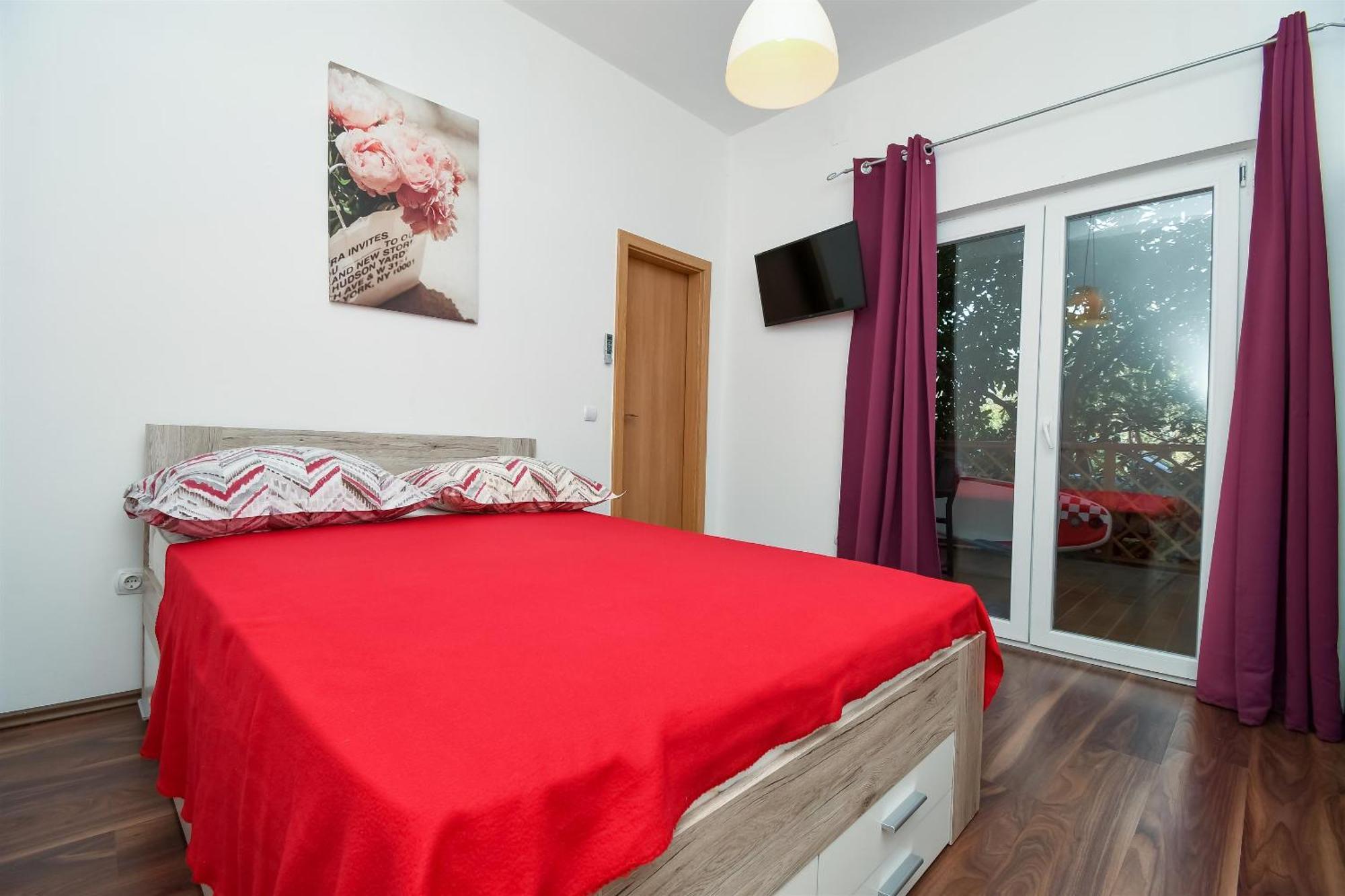 Apartments Biserka - 50 M From Beach โตรกีร์ ภายนอก รูปภาพ
