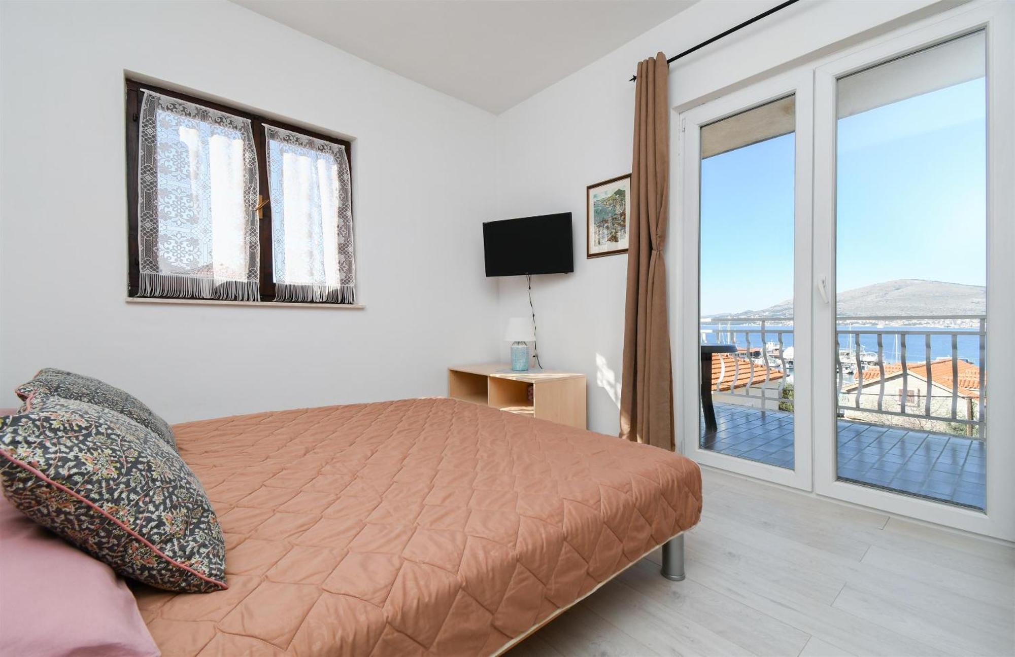Apartments Biserka - 50 M From Beach โตรกีร์ ภายนอก รูปภาพ