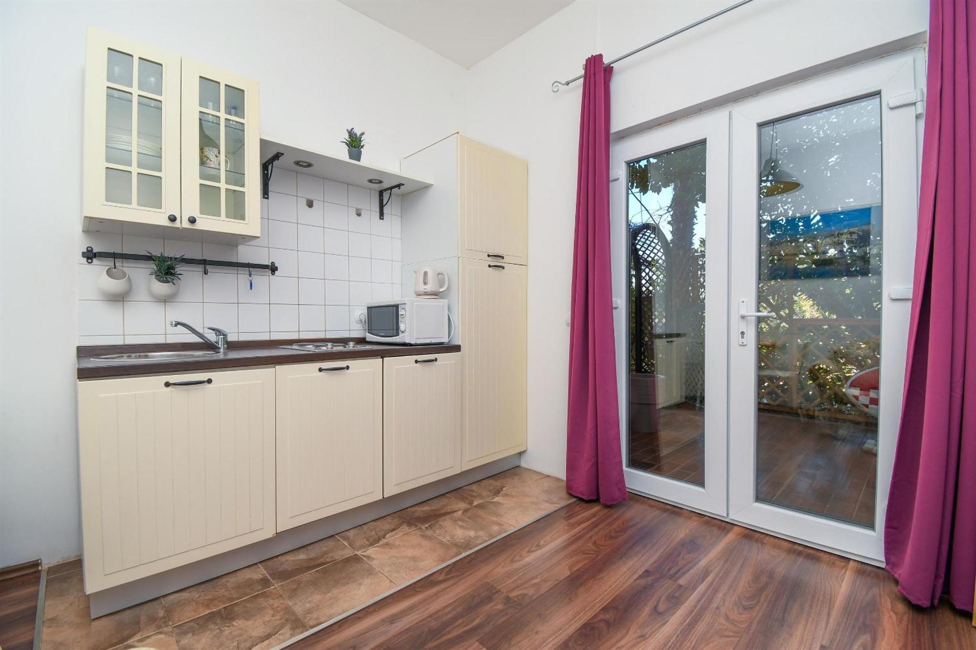 Apartments Biserka - 50 M From Beach โตรกีร์ ภายนอก รูปภาพ
