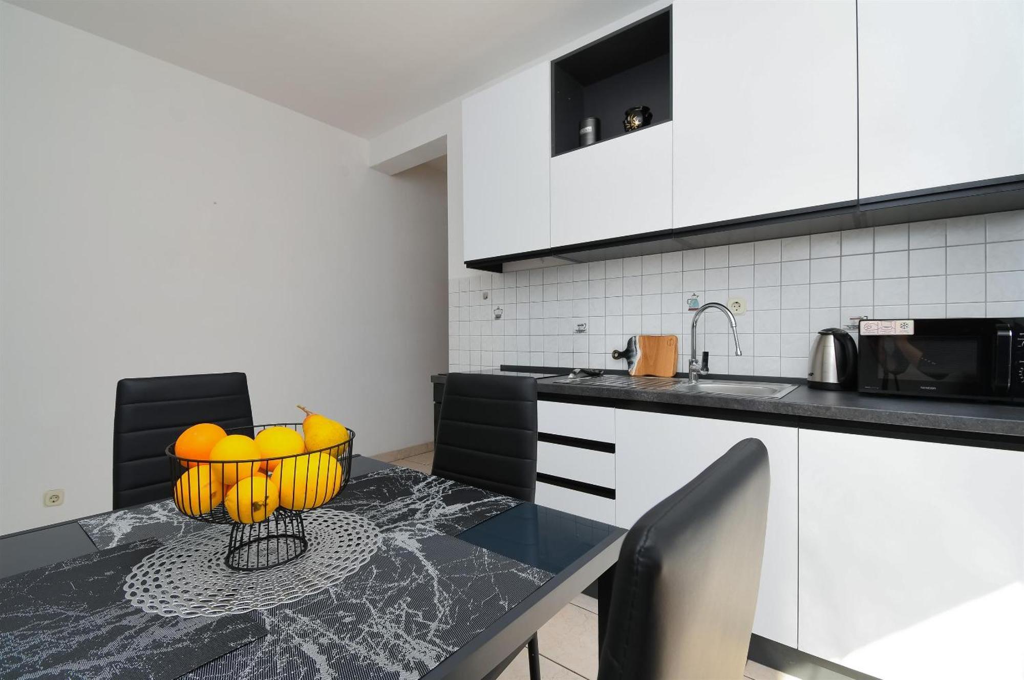 Apartments Biserka - 50 M From Beach โตรกีร์ ภายนอก รูปภาพ