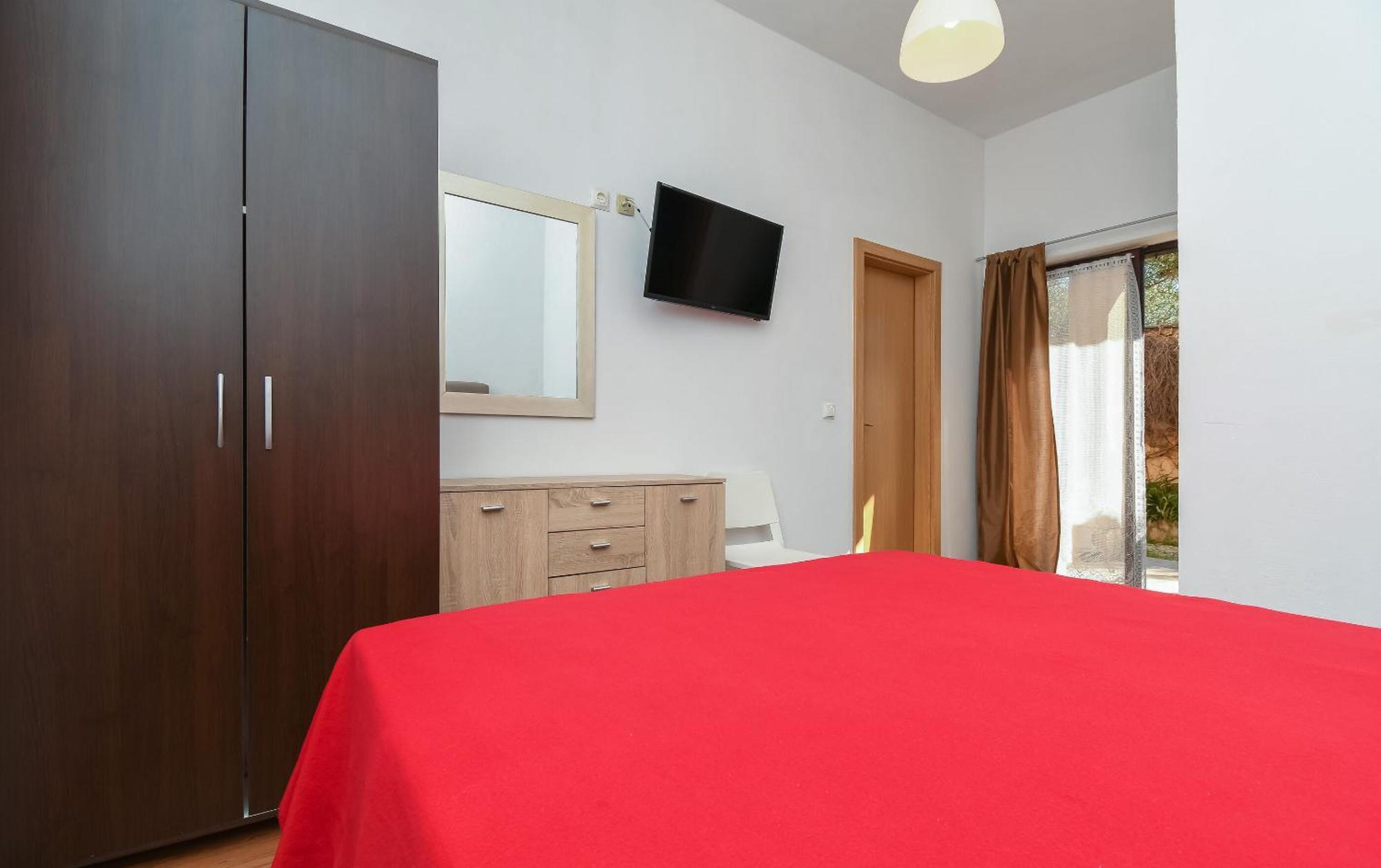 Apartments Biserka - 50 M From Beach โตรกีร์ ภายนอก รูปภาพ
